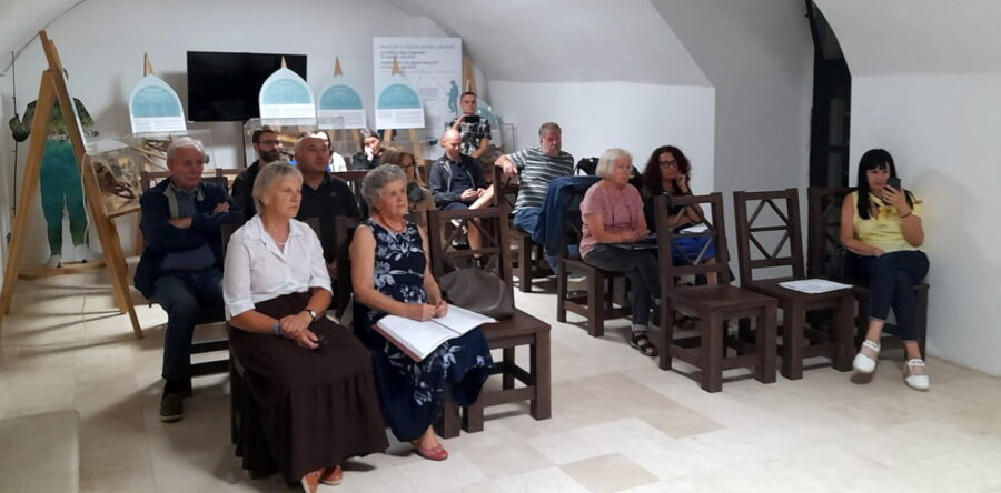 Podajmo si roke v Kanalu