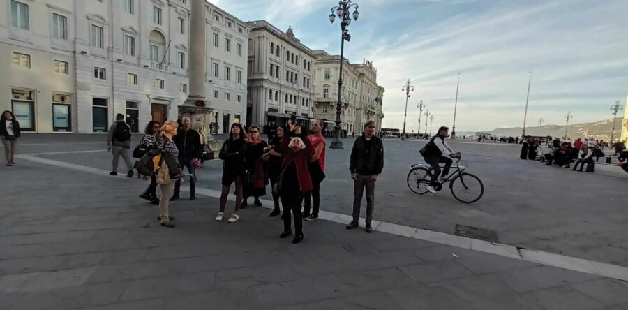 Podajmo si roke v Trstu